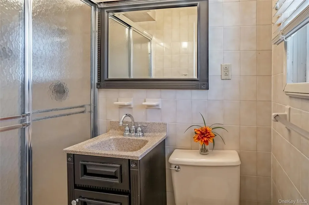 37 Winthrop Road Plainview NY 11803