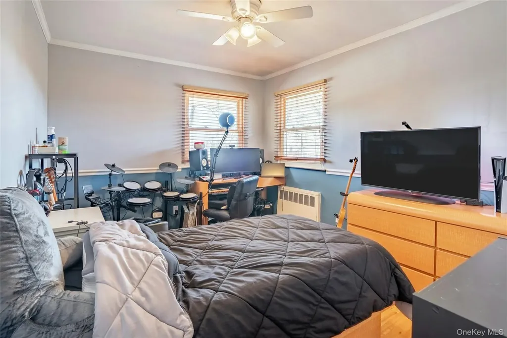 37 Winthrop Road Plainview NY 11803