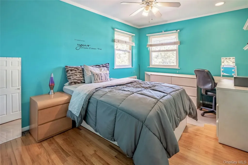 37 Winthrop Road Plainview NY 11803