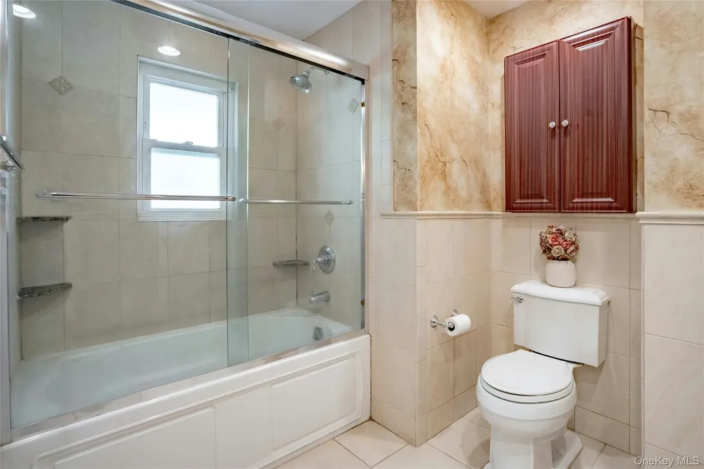 37 Winthrop Road Plainview NY 11803
