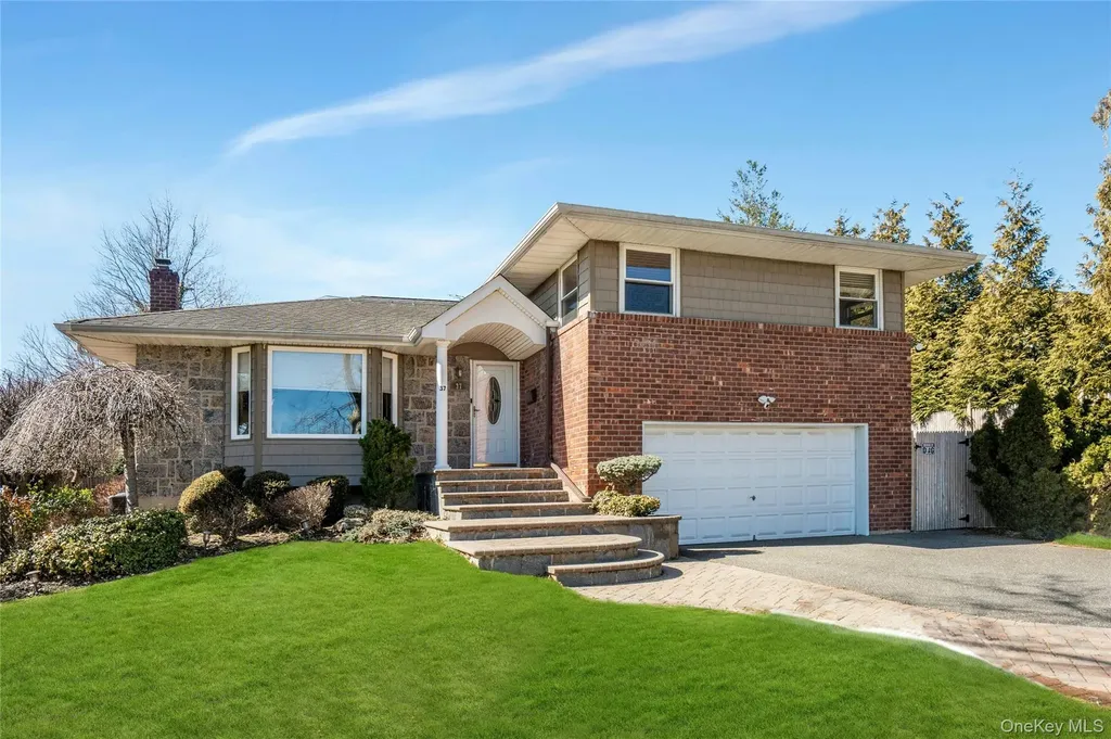 37 Winthrop Road Plainview NY 11803