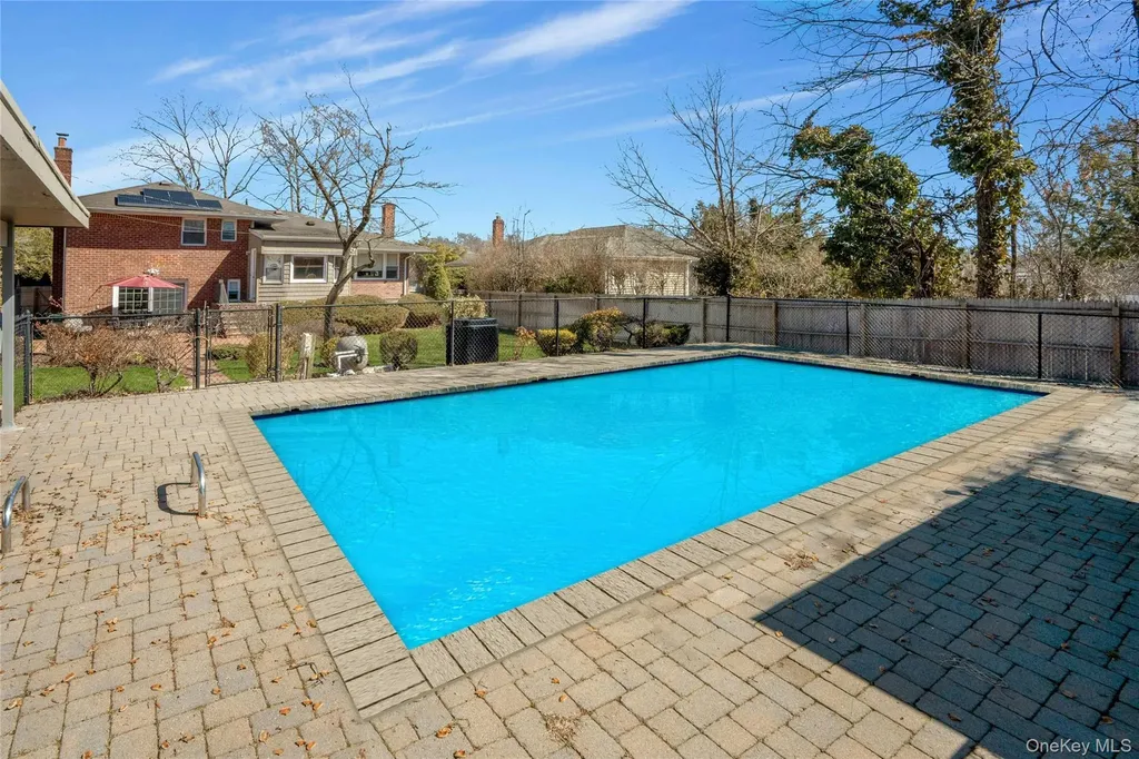 37 Winthrop Road Plainview NY 11803