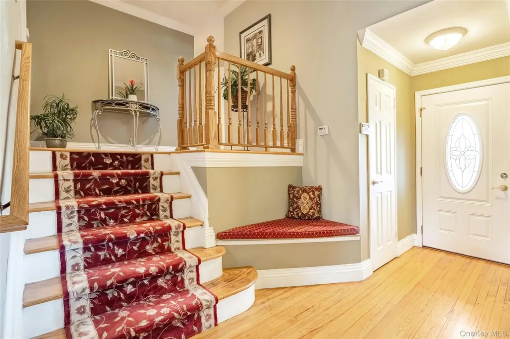 37 Winthrop Road Plainview NY 11803