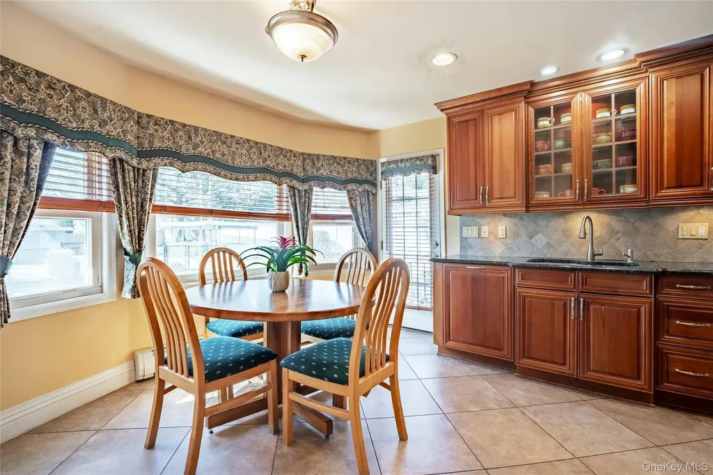37 Winthrop Road Plainview NY 11803