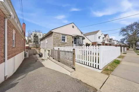 75 Woodlawn Avenue Yonkers NY 10704