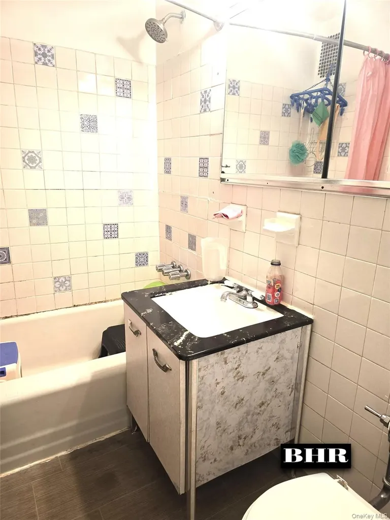 2615 Homecrest Avenue Brooklyn NY 11235