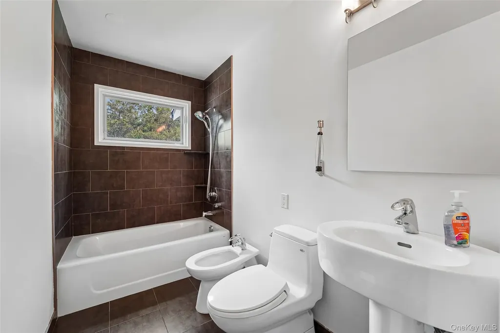 16 Jill Drive West Nyack NY 10994