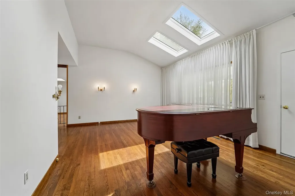 16 Jill Drive West Nyack NY 10994