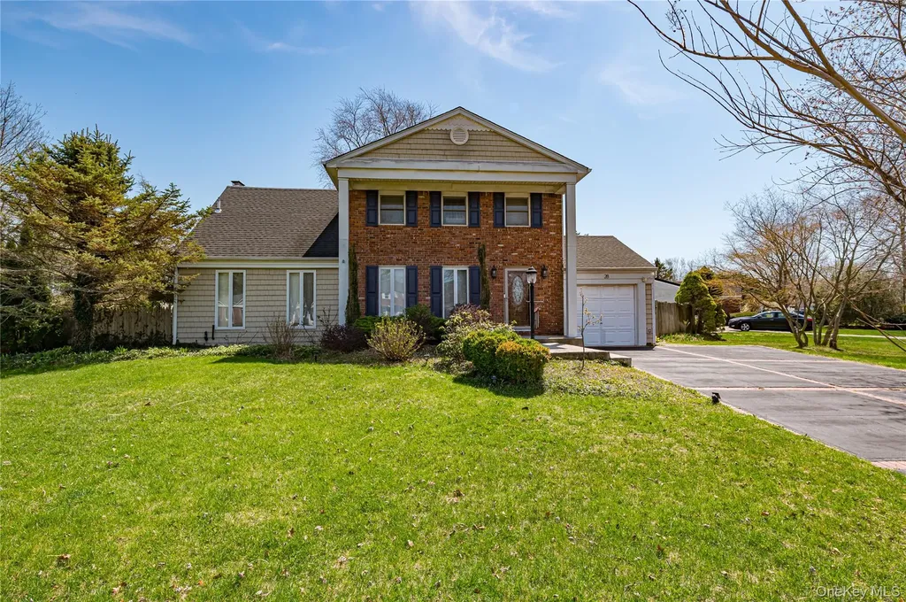 28 Barnsley Crescent Mount Sinai NY 11766