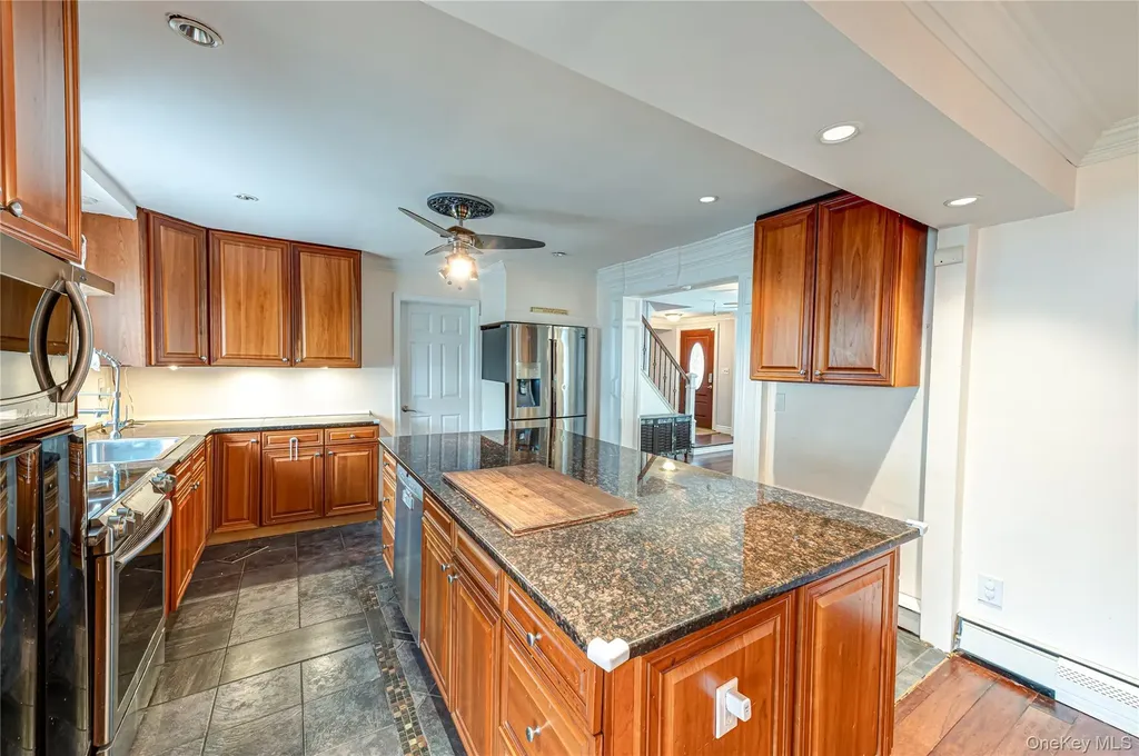 28 Barnsley Crescent Mount Sinai NY 11766