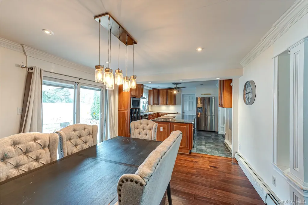 28 Barnsley Crescent Mount Sinai NY 11766