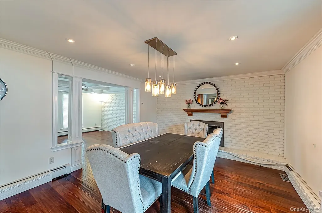 28 Barnsley Crescent Mount Sinai NY 11766