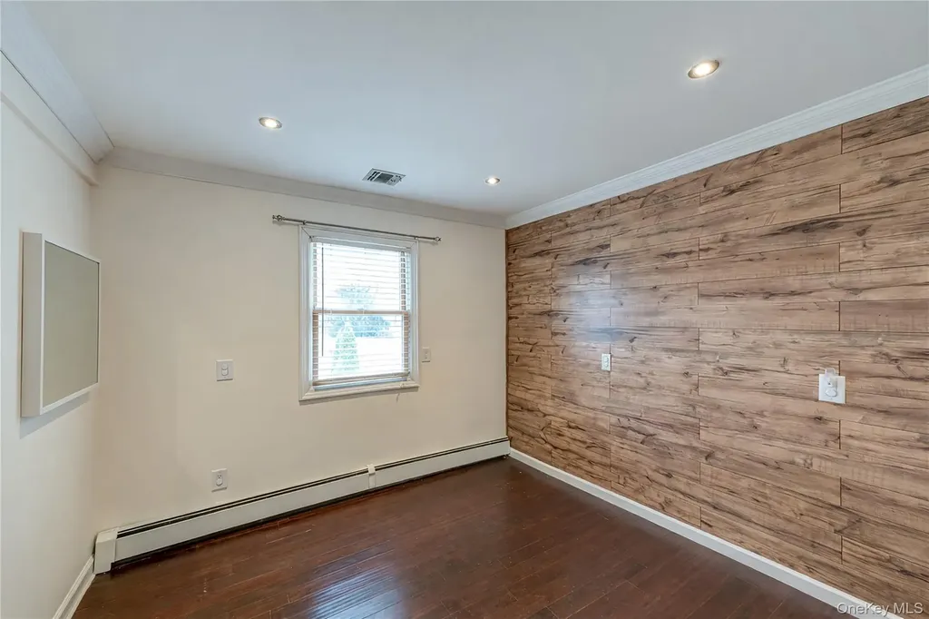 28 Barnsley Crescent Mount Sinai NY 11766