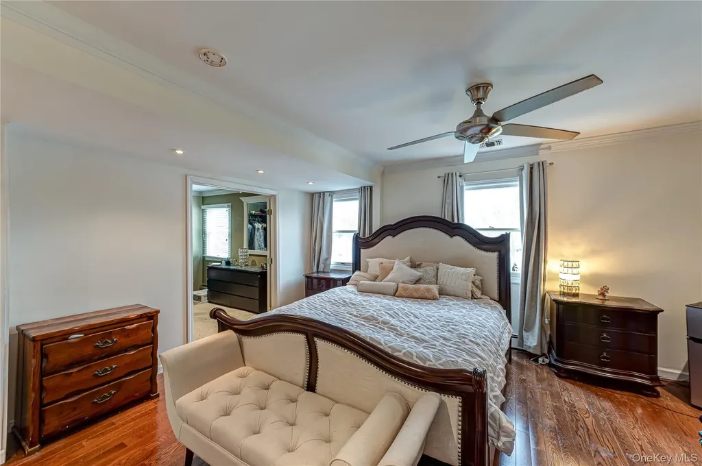 28 Barnsley Crescent Mount Sinai NY 11766