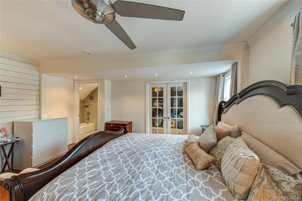 28 Barnsley Crescent Mount Sinai NY 11766