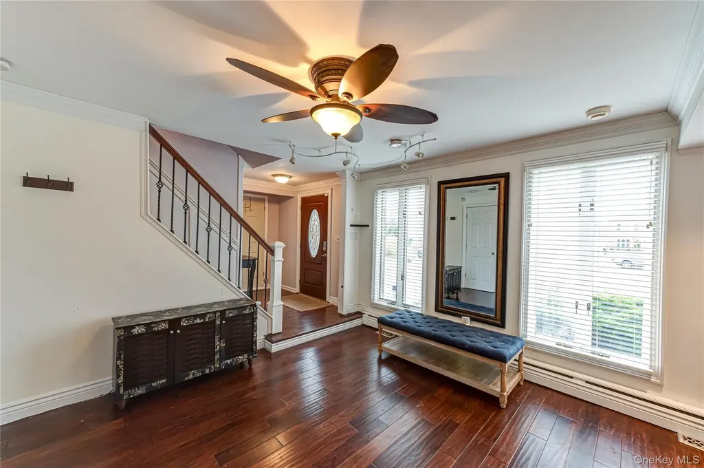 28 Barnsley Crescent Mount Sinai NY 11766