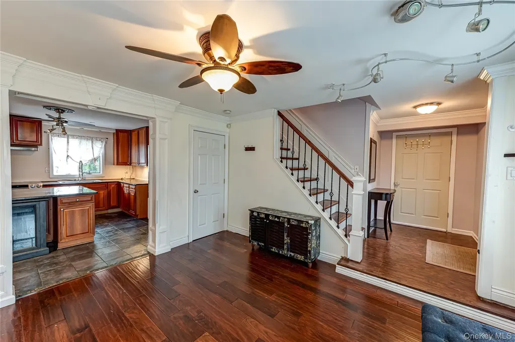 28 Barnsley Crescent Mount Sinai NY 11766