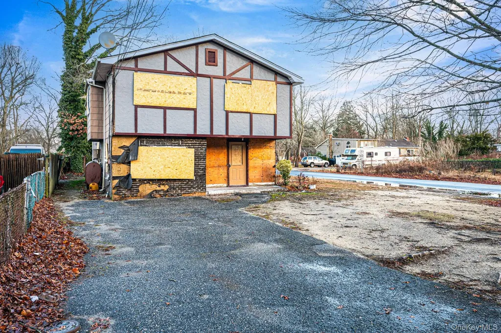 53 Hounslow Road Shirley NY 11967