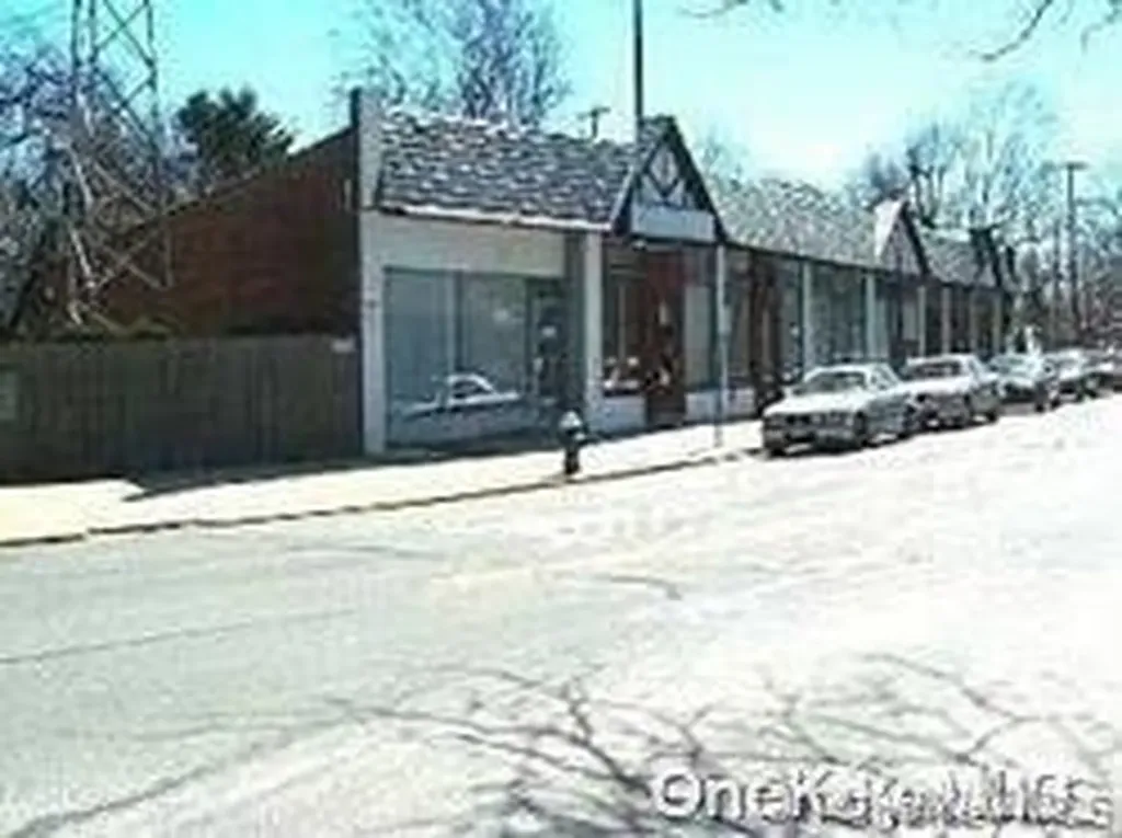 16 Broadway Malverne NY 11565