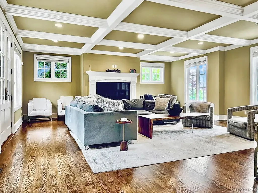 9 Earle Drive Muttontown NY 11791