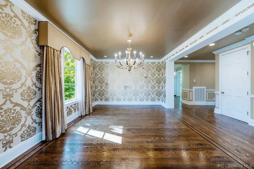 9 Earle Drive Muttontown NY 11791