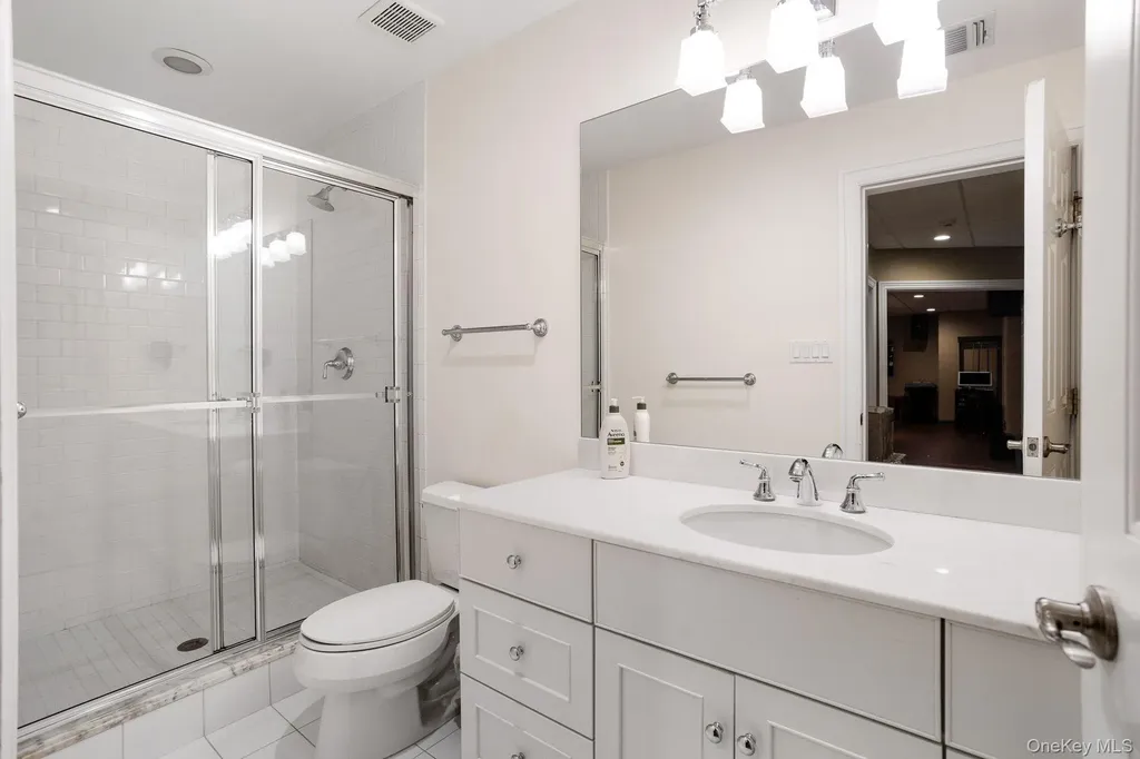 9 Earle Drive Muttontown NY 11791