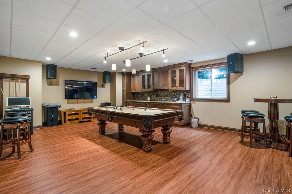 9 Earle Drive Muttontown NY 11791