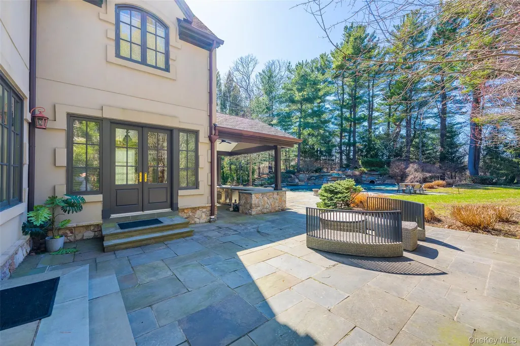9 Earle Drive Muttontown NY 11791