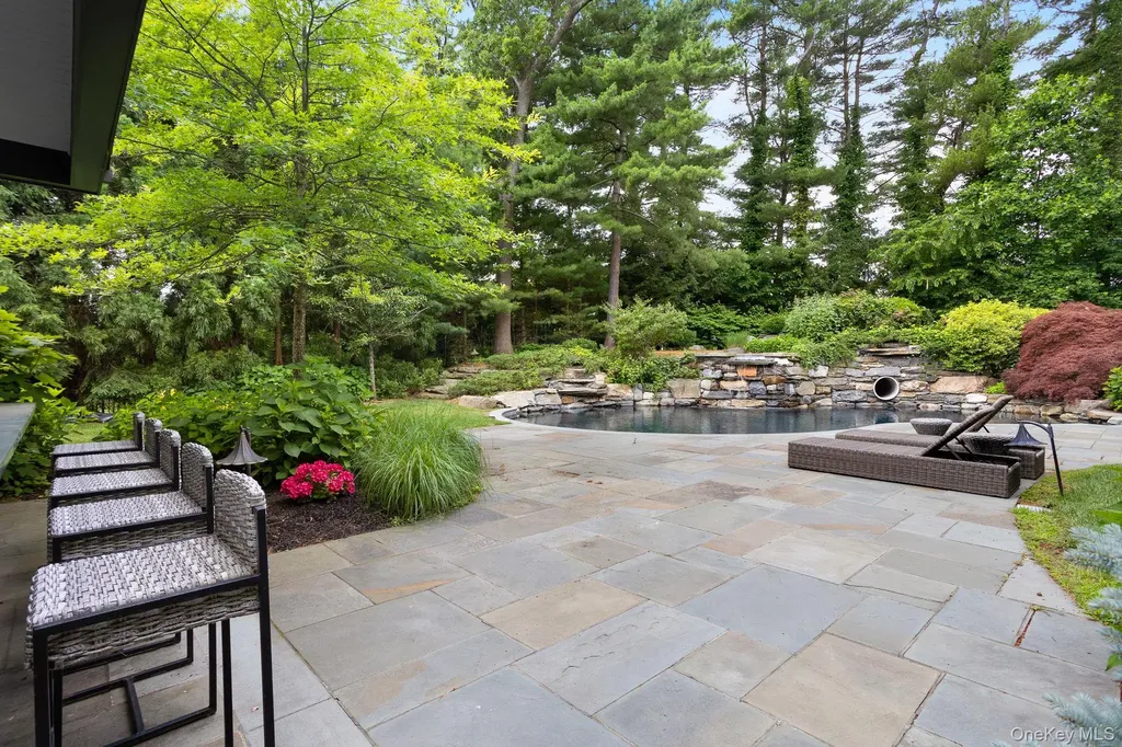 9 Earle Drive Muttontown NY 11791