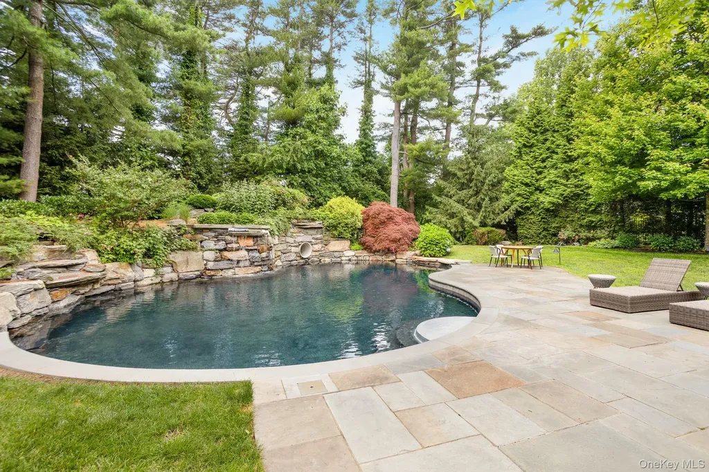 9 Earle Drive Muttontown NY 11791