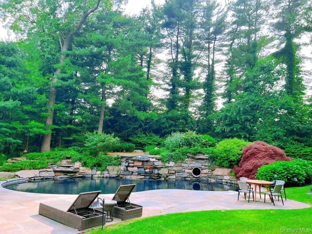 9 Earle Drive Muttontown NY 11791