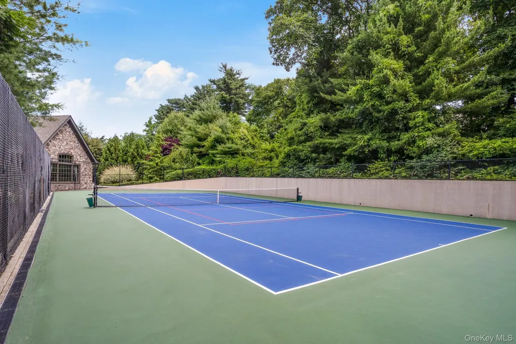 9 Earle Drive Muttontown NY 11791