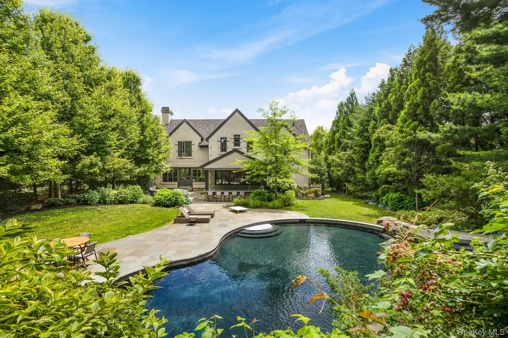 9 Earle Drive Muttontown NY 11791