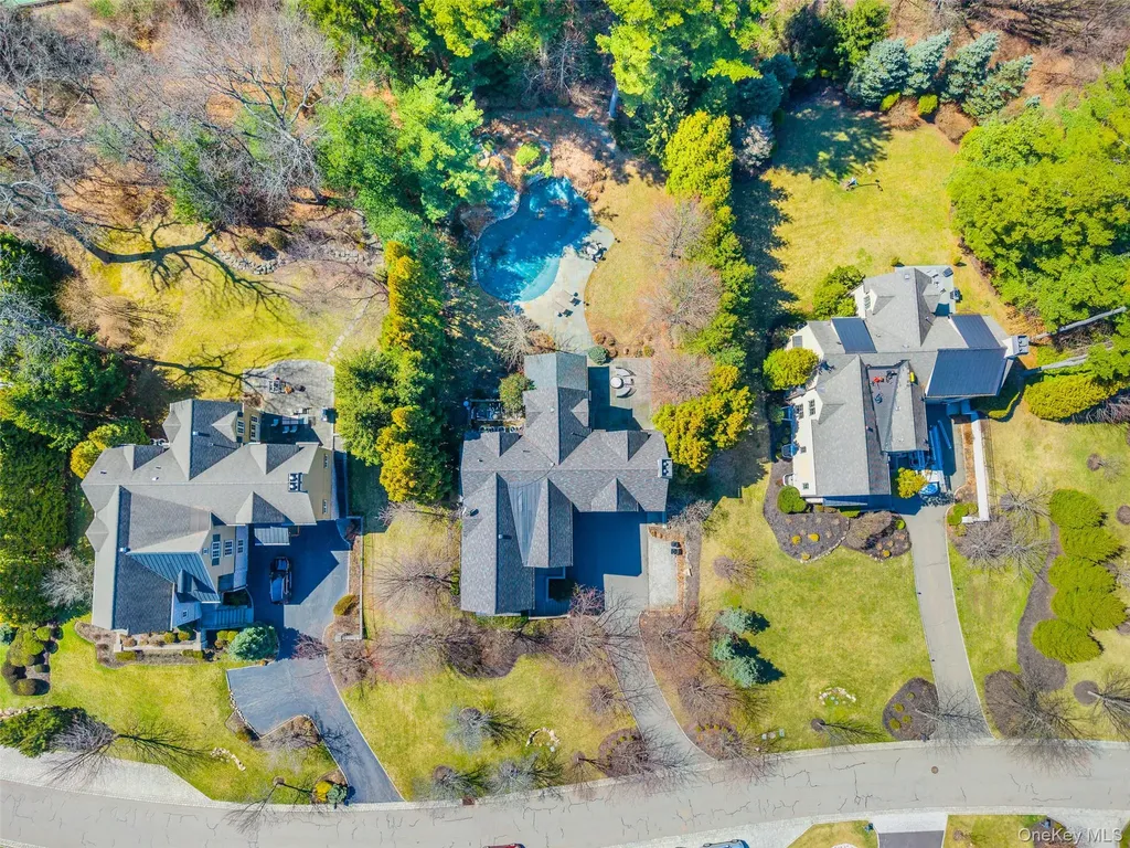 9 Earle Drive Muttontown NY 11791