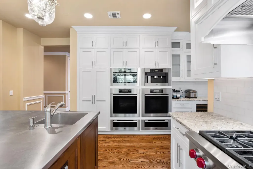 9 Earle Drive Muttontown NY 11791