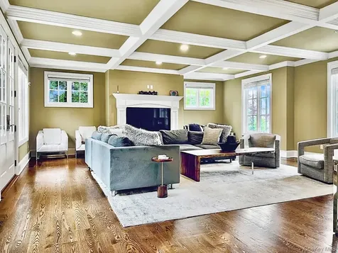 9 Earle Drive Muttontown NY 11791