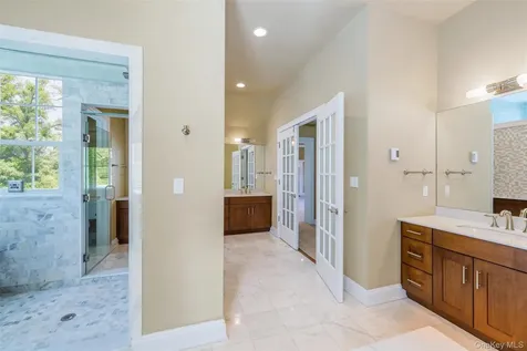 9 Earle Drive Muttontown NY 11791