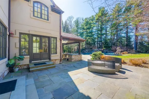 9 Earle Drive Muttontown NY 11791