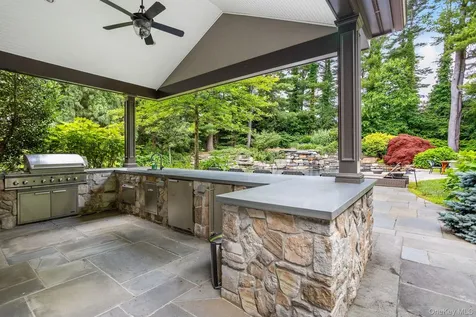 9 Earle Drive Muttontown NY 11791