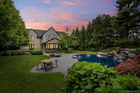 9 Earle Drive Muttontown NY 11791