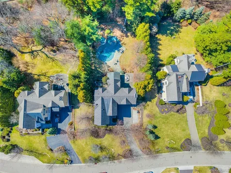 9 Earle Drive Muttontown NY 11791