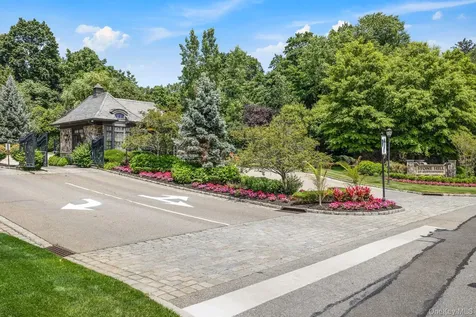 9 Earle Drive Muttontown NY 11791