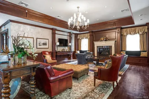 9 Earle Drive Muttontown NY 11791