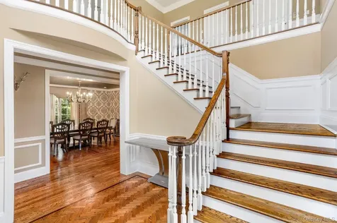 9 Earle Drive Muttontown NY 11791