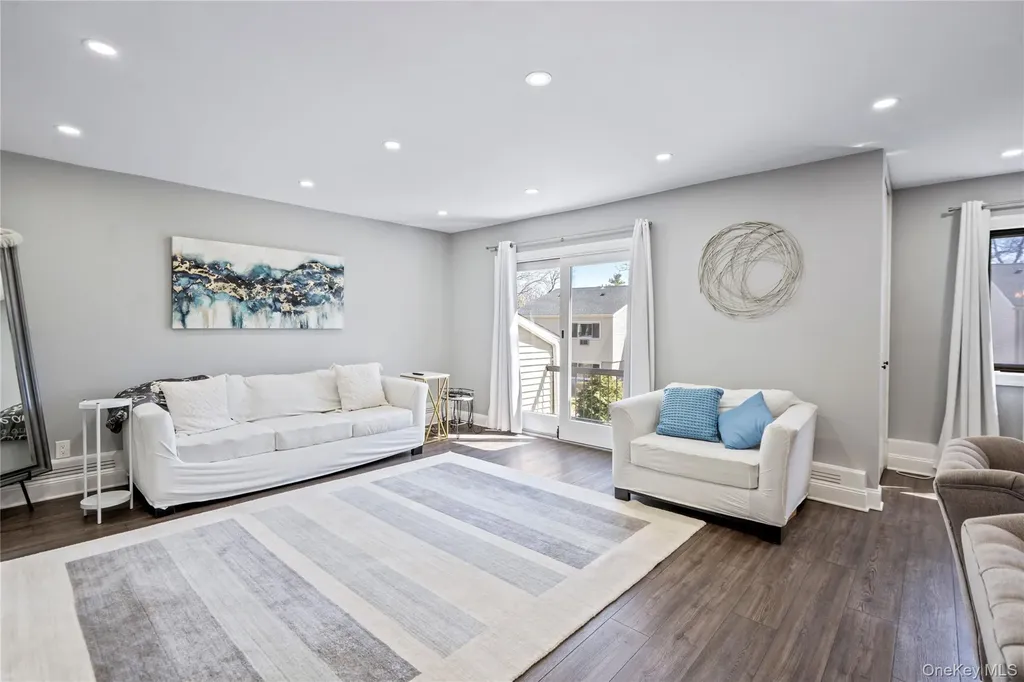 24 Richmond Boulevard Ronkonkoma NY 11779
