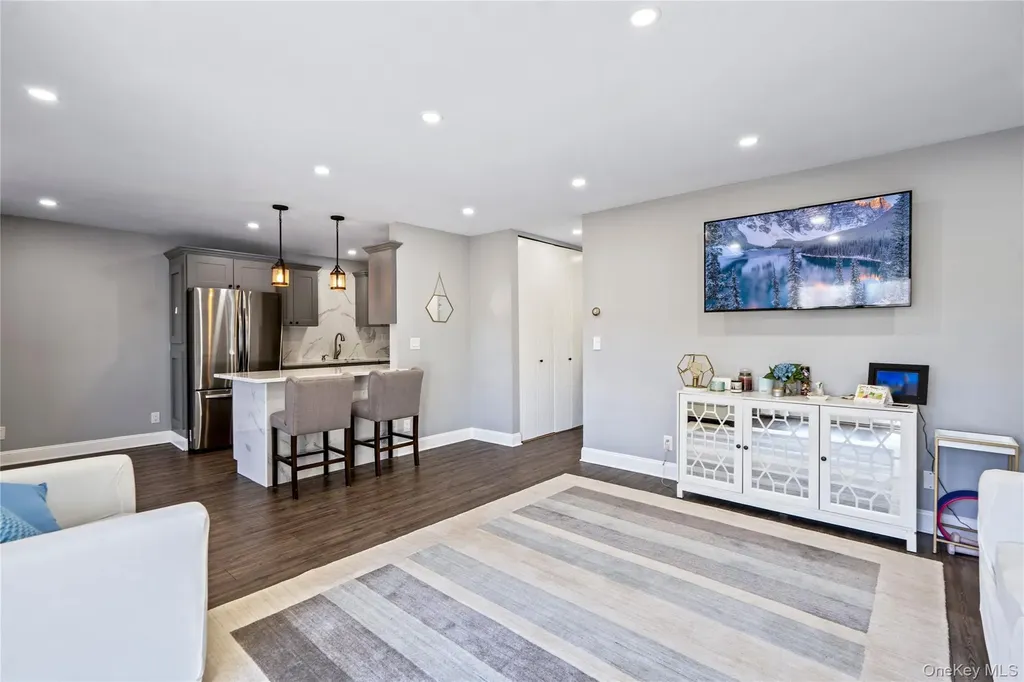 24 Richmond Boulevard Ronkonkoma NY 11779