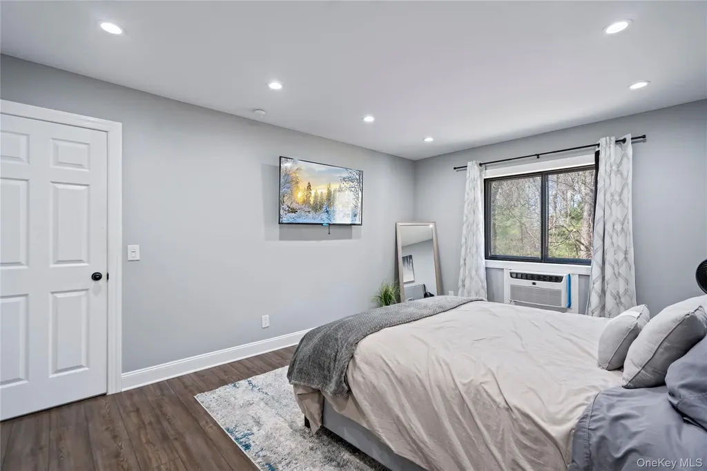 24 Richmond Boulevard Ronkonkoma NY 11779