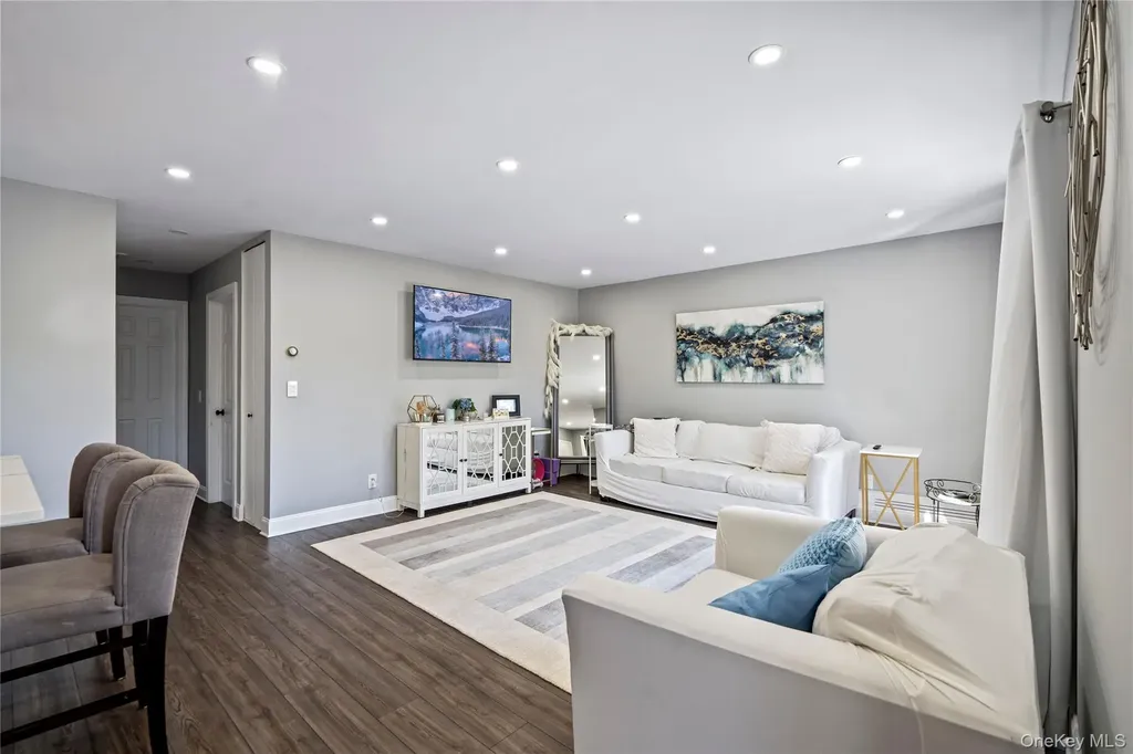 24 Richmond Boulevard Ronkonkoma NY 11779