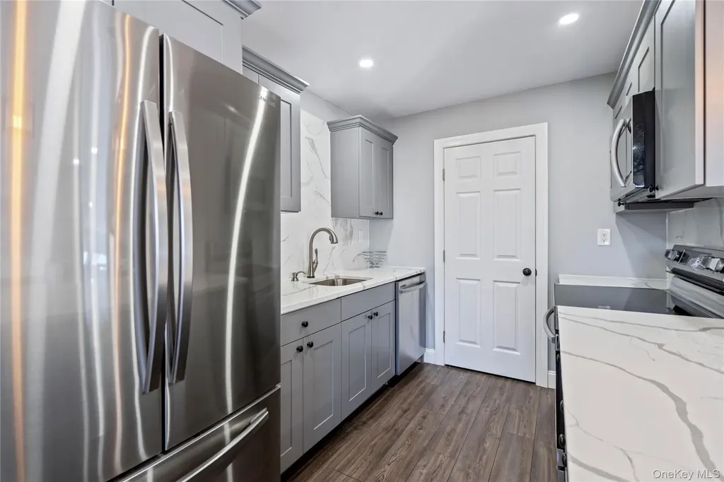 24 Richmond Boulevard Ronkonkoma NY 11779