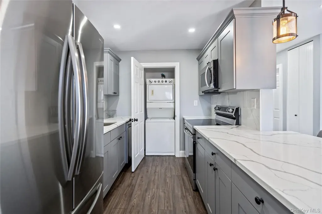 24 Richmond Boulevard Ronkonkoma NY 11779